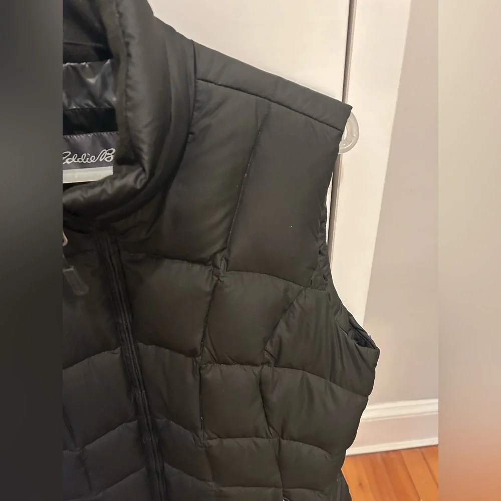 NWT Eddie Bauer women’s medium black classic down puffer vest w/adjustable snaps - Picture 6 of 9
